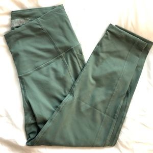 Victoria’s Secret Green Knockout Capri Leggings